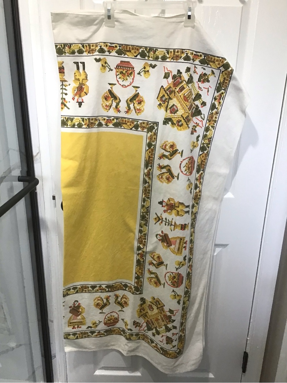 Yellow and White Printed Decorative Table Linen